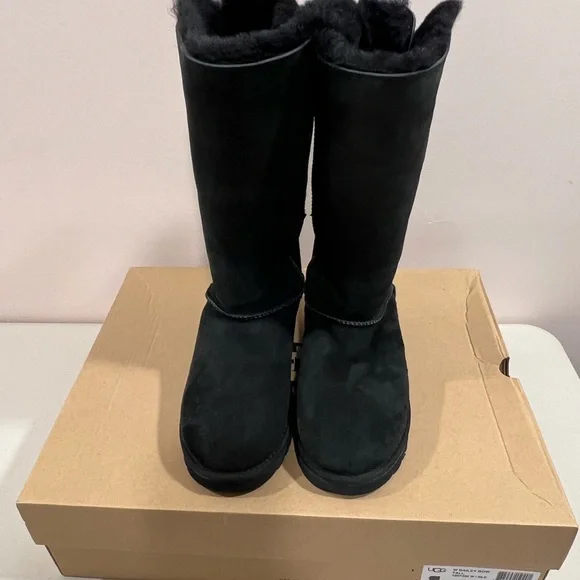 UGG Bailey Bow tall woman’s boot Like New - Picture 1 of 2